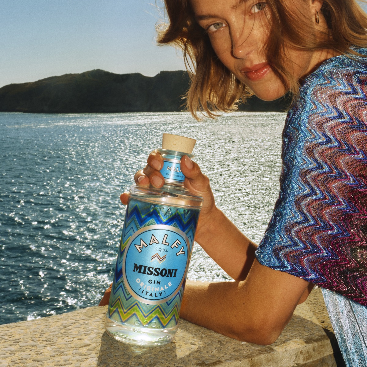 Malfy x Missoni Gin Originale — lifestyle shot by the sea, decoration by ATIU